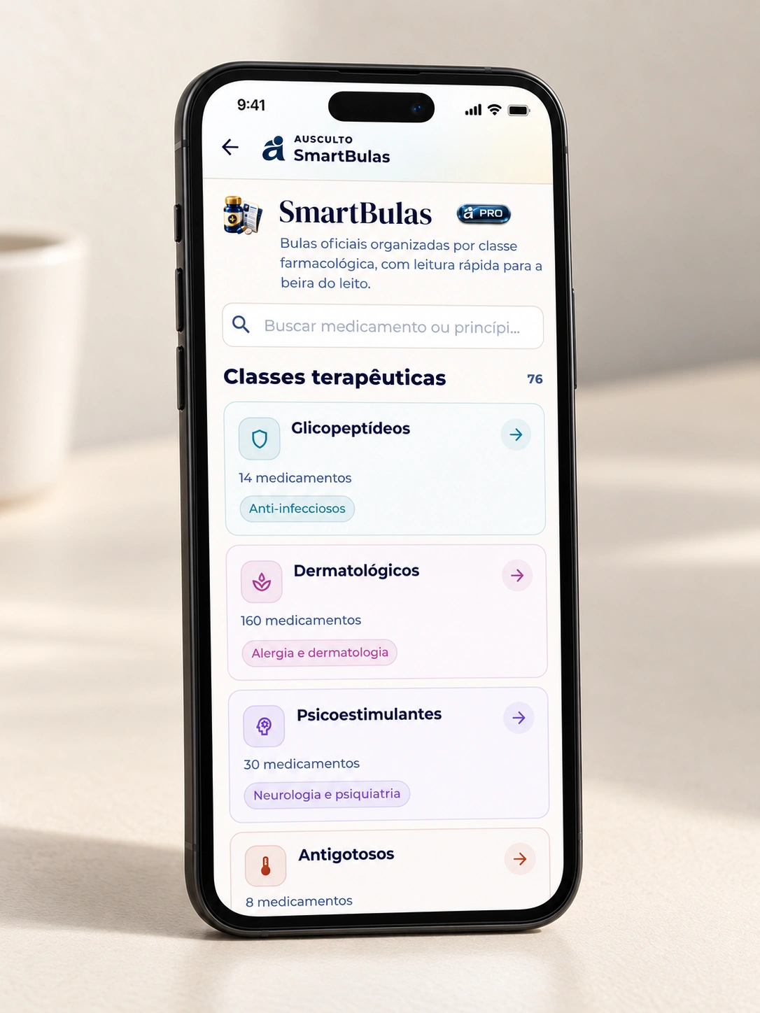 Catálogo atual SmartBulas em um celular preto sobre a mesa